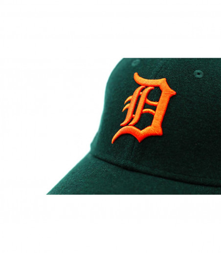 red black D cap wool red black D cap wool